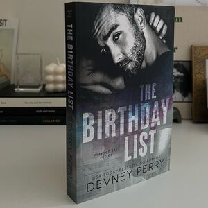 The Birthday List by Devney Perry (Paperback)